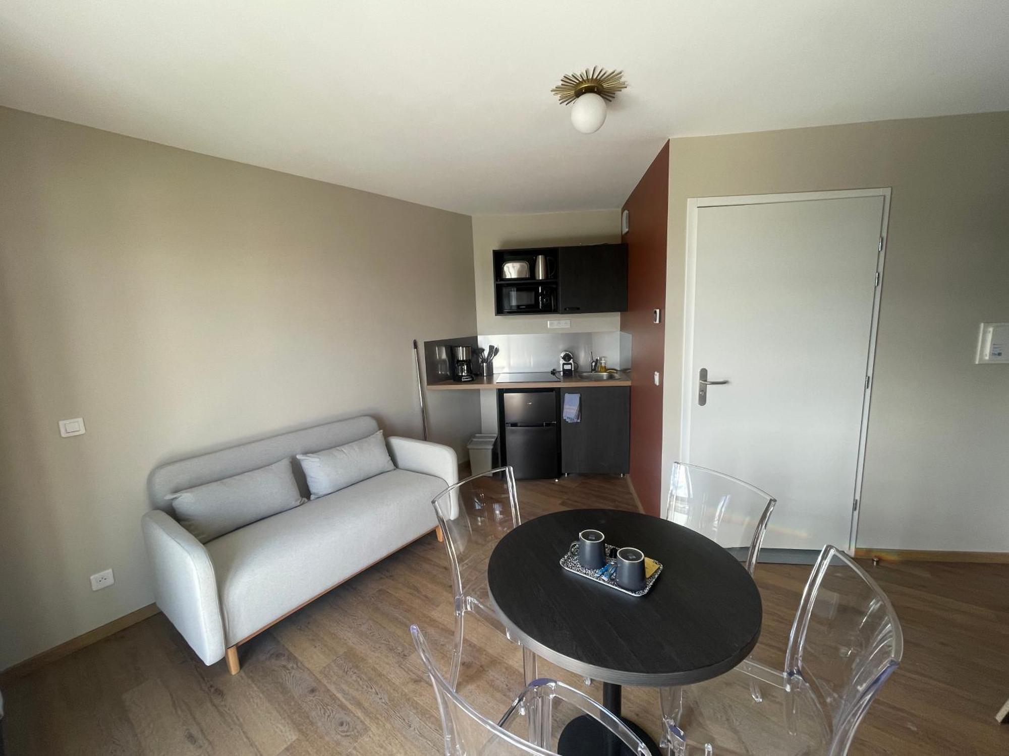 Aparthotel Smart 105 *